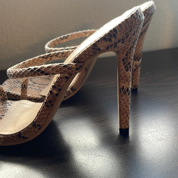 Snake print heels - Picture 4 of 5